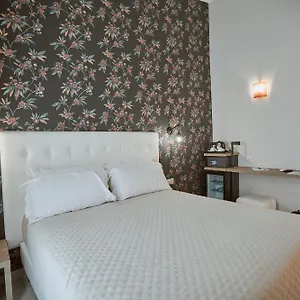 Castrichella Boutique Rome Airport פיומיצ'ינו